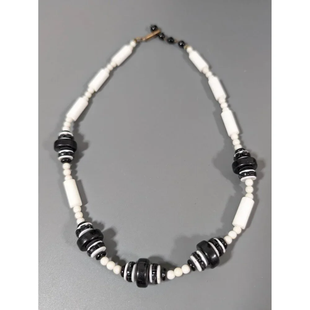Vintage Black White Lucite Bead Choker Necklace Mid Century MOD‎ 16